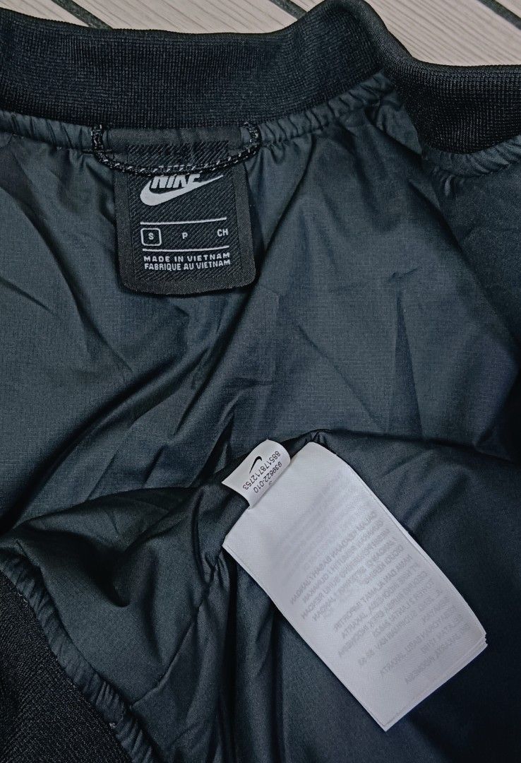 Nike Bomber Jacket (Category: Babies & Kids Fashion) located in Manila. Submitted by kidsthrifthustle (Listing ID 1467156570, Image 3). Description: NIKE BOMBER JACKET 8-10 YRS OLD LIKENEW.