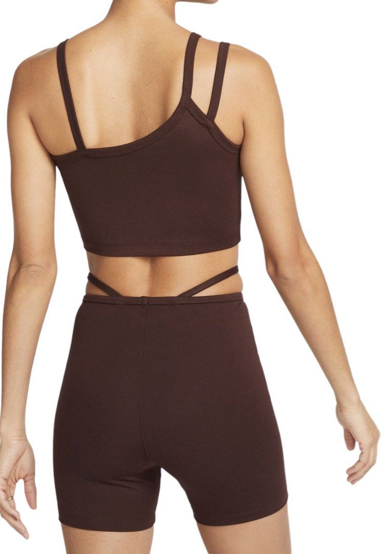 Nike Crop Top (Category: Sleeveless) located in Cebu City. Submitted by jiselle_fecollection (Listing ID 1466996973, Image 3). Description: -size: L -Brown .
