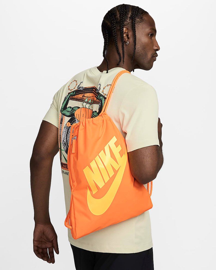 NIKE DRAWSTRING BAG (Category: Tote Bags) located in Mandaluyong City. Submitted by alphafinds (Listing ID 1467092364, Image 2). Description: NIKE DRAWSTRING BAG PAUBOS SALE!! 500 Pesos only ✅ Original & Brandnew 📍Mandaluyong City.
