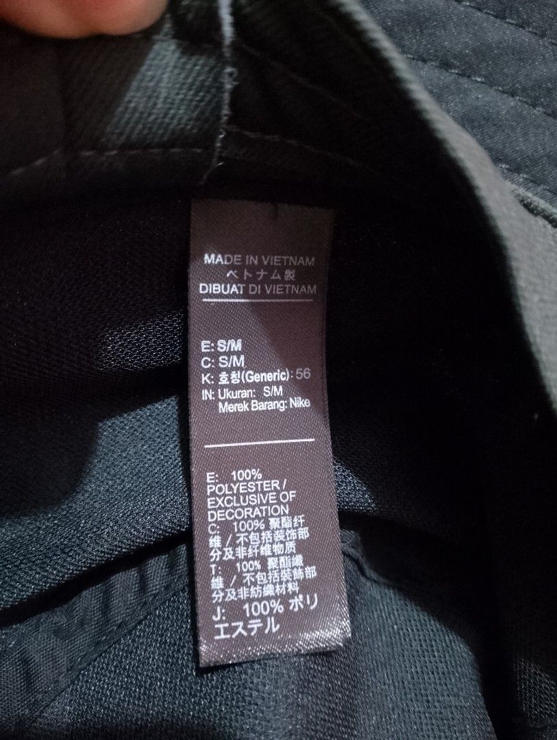 Nike Dri-FIT Black Bucket Hat (Category: Caps & Hats) located in Manila. Submitted by nievesolanna (Listing ID 1467009018, Image 3). Description: adjustable and removable chin strap. like new. no issues. used once only. 1,000 PESOS LOC: SAMPALOC, MANILA.