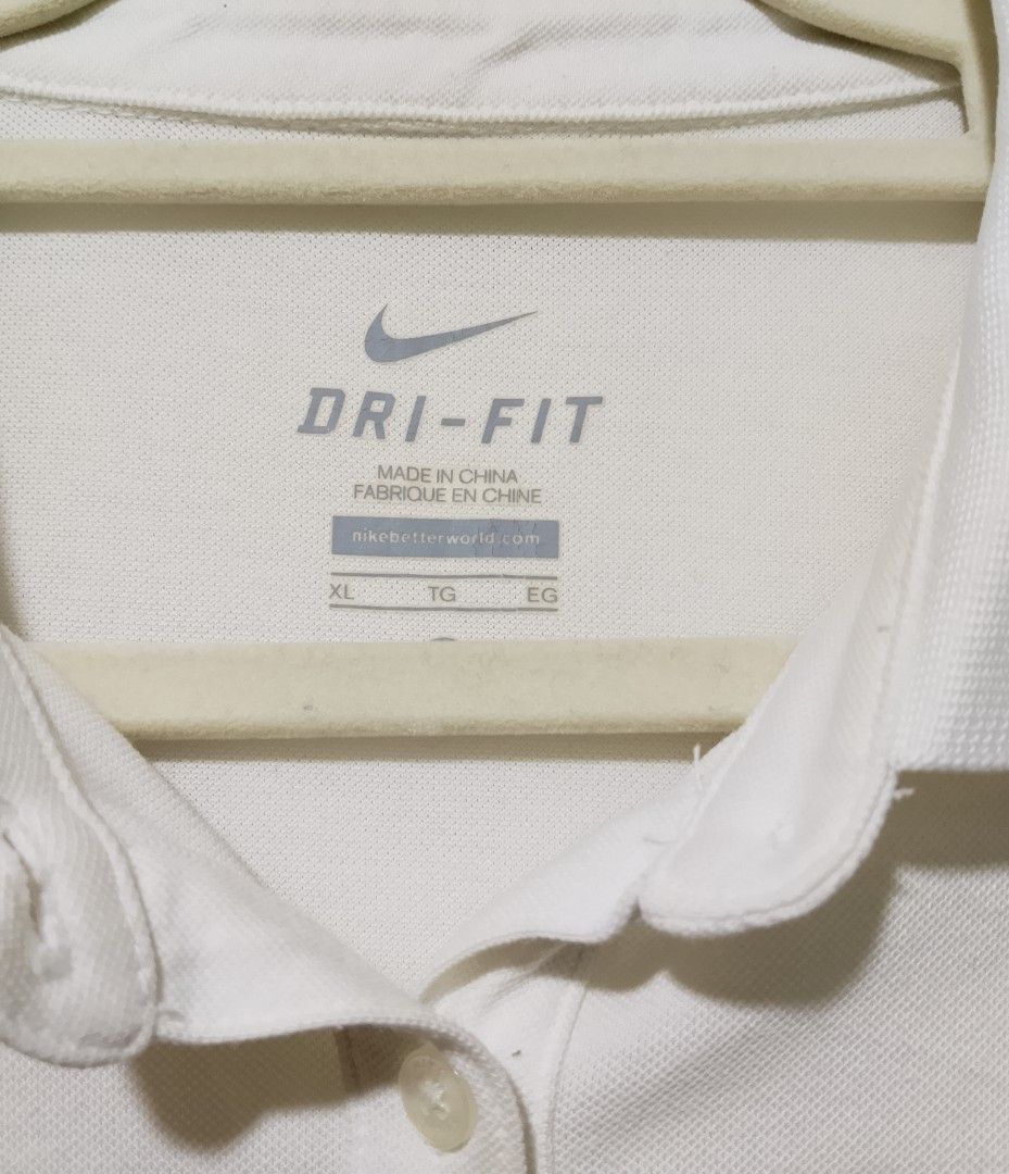 Nike Dri-Fit White Polo Shirt (Category: Tshirts & Polo Shirts ) located in Manila. Submitted by gowicollection28 (Listing ID 1467101019, Image 3). Description: 19x26.