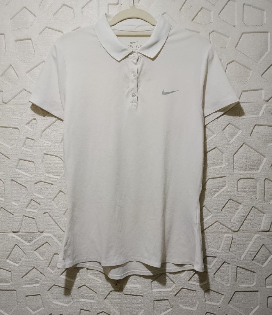 Nike Dri-Fit White Polo Shirt (Category: Tshirts & Polo Shirts ) located in Manila. Submitted by gowicollection28 (Listing ID 1467101019, Image 1). Description: 19x26.