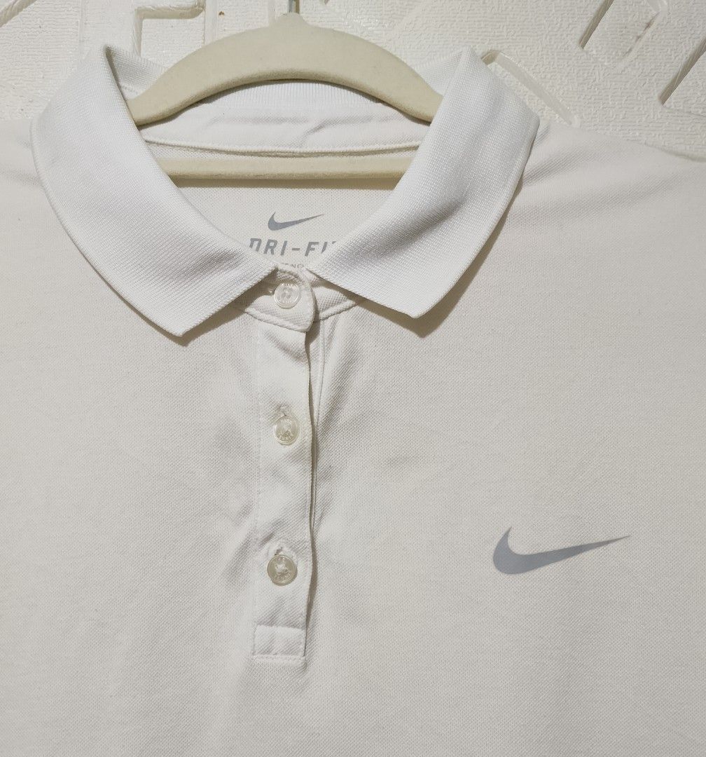Nike Dri-Fit White Polo Shirt (Category: Tshirts & Polo Shirts ) located in Manila. Submitted by gowicollection28 (Listing ID 1467101019, Image 2). Description: 19x26.
