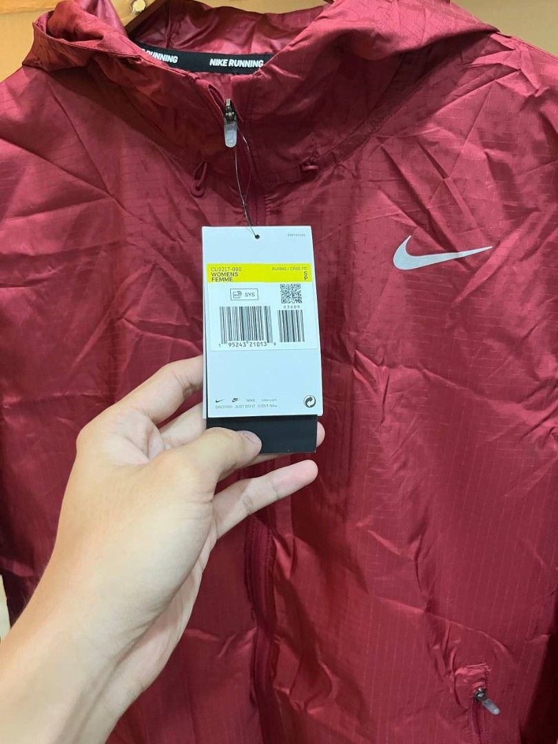 Nike Essential Running jacket (Category: Coats, Jackets and Outerwear) located in Quezon City. Submitted by michypeachyy1 (Listing ID 1467012273, Image 2). Description: 1200 plus shipping Small to medium size.