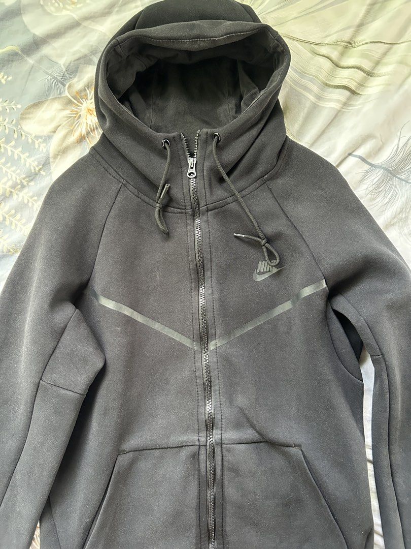 Nike fleece tech (Category: Announcements) located in Tuguegarao City. Submitted by xid.dexo (Listing ID 1467097353, Image 1). Description: .