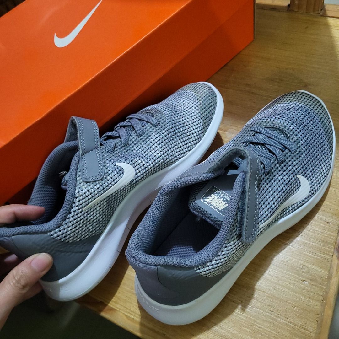 Nike Flex 2018 RN Cool Grey 22cm (Category: Babies & Kids Fashion) located in Caloocan City. Submitted by se.corpz (Listing ID 1467134899, Image 1). Description: Brand New Kids Shoes FOR SALE‼️ 500 ONLY‼️ 22cm With original.box Authent!c Nik3 flex Rfs: too big pa sa anak kong 16cm palang ung paa 😭 🚛 Pwede pong thru Sh0pee checkout 🚛 Pwede nyo din po i-pick up, Lalamove, Grab, etc..