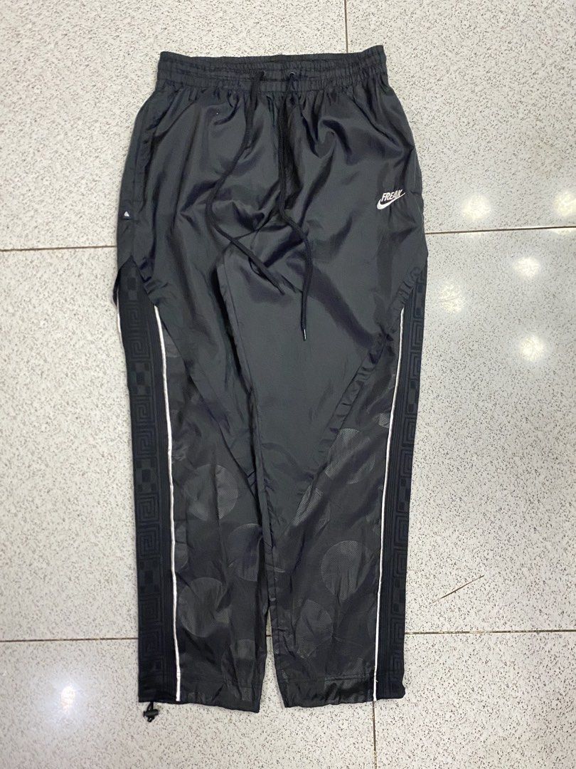 NIKE FREAK SPORT PANTS (Category: Joggers) located in Quezon City. Submitted by dawnduethrift (Listing ID 1467018888, Image 1). Description: 🏷️ NIKE FREAK SPORT PANTS Must Have! CONDITION: 9/10 COLOR RATE: 9.5/10 UNEVEN COLOR MAY DUE TO LIGHTING! SIZE: XL ON WOMEN SMALL ON MEN DIMES: L 40 W 30-38 HEM: 8 MINE: 450 💸 JUST DM ME IF YOU'RE INTERESTED! MoP: Gcash Delivery: Lalamove and J&T 📍 Quezon city, Commonwealth.