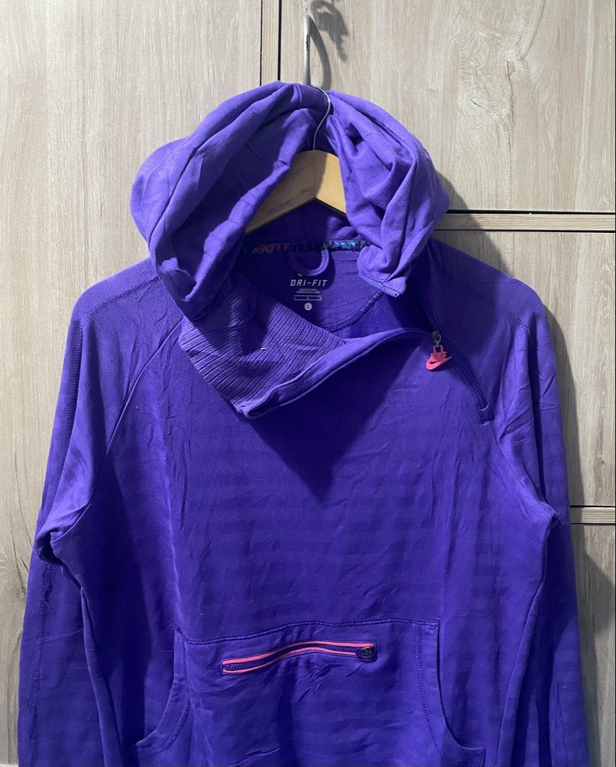 Nike fullzip jacket (Category: Coats, Jackets and Outerwear) located in Binan City. Submitted by rnj_affordable (Listing ID 1467129356, Image 1). Description: Complete tags like new need lang wash .