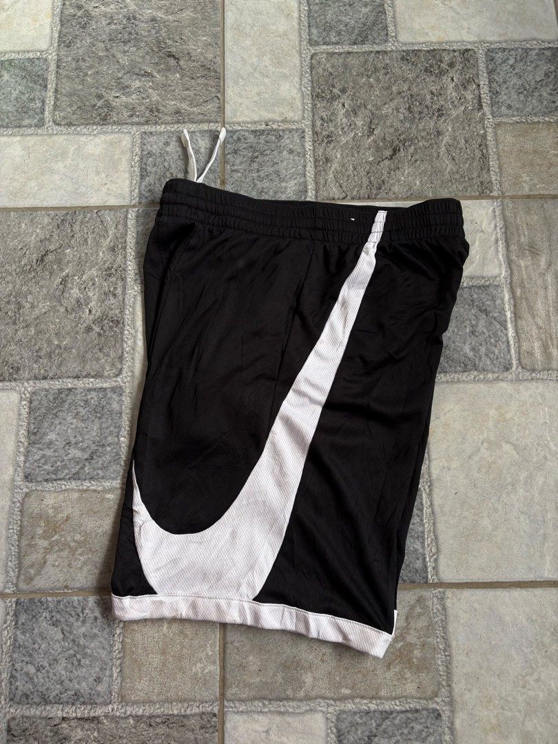 Nike HBR Short (Category: Shorts) located in Manila. Submitted by nofits.garments (Listing ID 1467100431, Image 1). Description: Nike HBR Short Xl youth Waist 26-32 Length 17 Minimal lints.