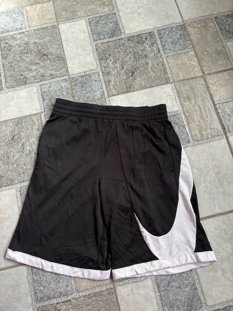 Nike HBR Short (Category: Shorts) located in Manila. Submitted by nofits.garments (Listing ID 1467100431, Image 3). Description: Nike HBR Short Xl youth Waist 26-32 Length 17 Minimal lints.