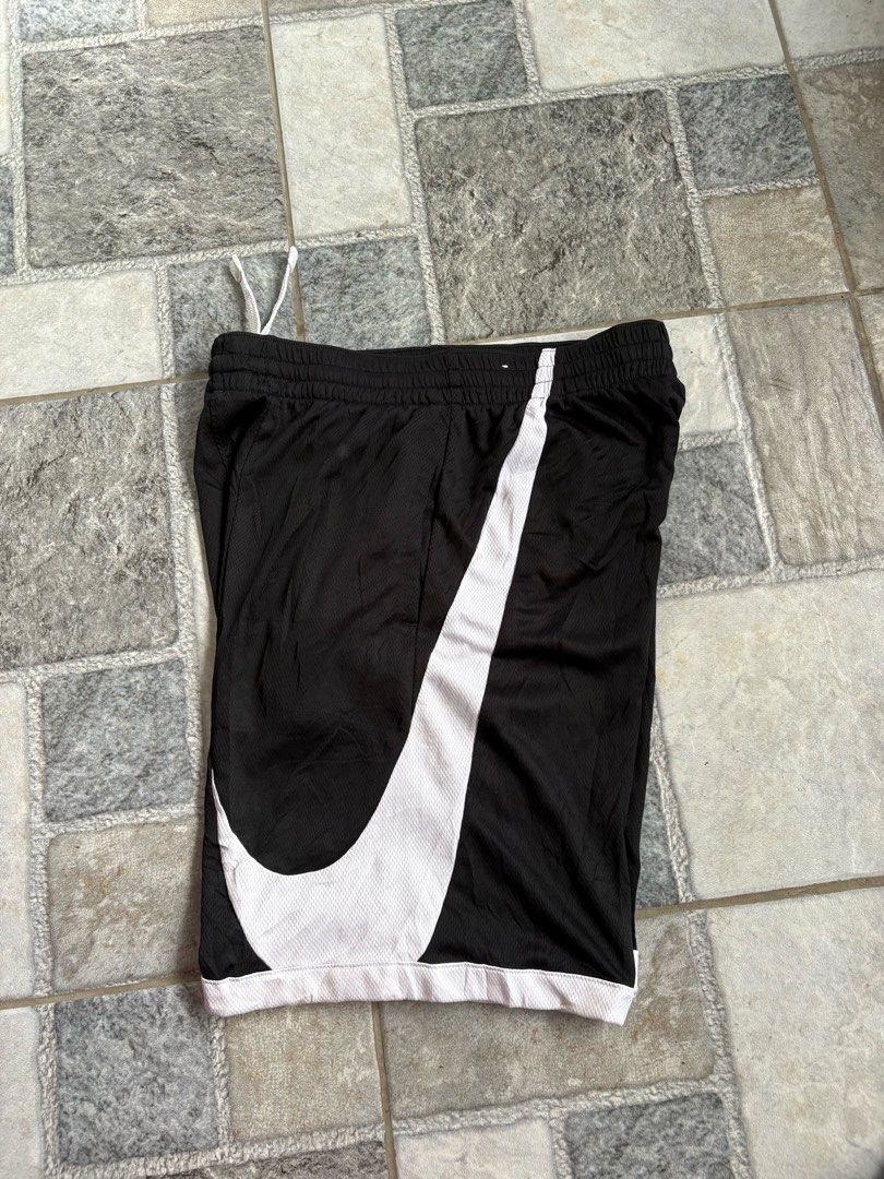 Nike HBR Short (Category: Shorts) located in Manila. Submitted by nofits.garments (Listing ID 1467100431, Image 2). Description: Nike HBR Short Xl youth Waist 26-32 Length 17 Minimal lints.