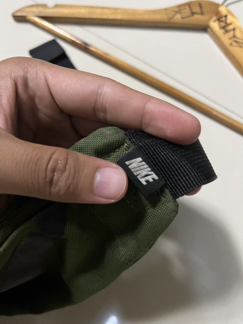 Nike HERITAGE WAISTPACK (Category: Belt bags, Clutches and Pouches) located in Kabankalan. Submitted by zeich_thrift (Listing ID 1467142453, Image 2). Description: Nike HERITAGE WAISTPACK Authentic Three compartments Excellent condition Issue: see last two photos .