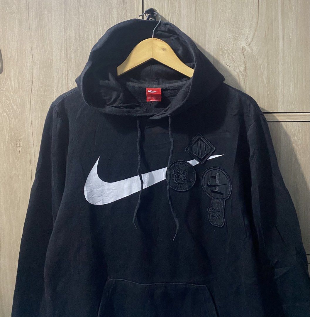 Nike hoodie (Category: Coats, Jackets and Outerwear) located in Binan City. Submitted by rnj_affordable (Listing ID 1466986246, Image 2). Description: heavy cotton.
