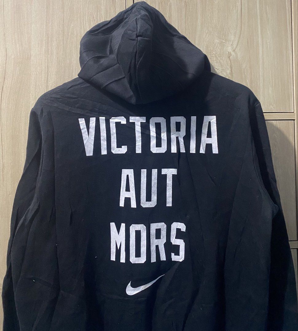 Nike hoodie (Category: Coats, Jackets and Outerwear) located in Binan City. Submitted by rnj_affordable (Listing ID 1466986246, Image 3). Description: heavy cotton.