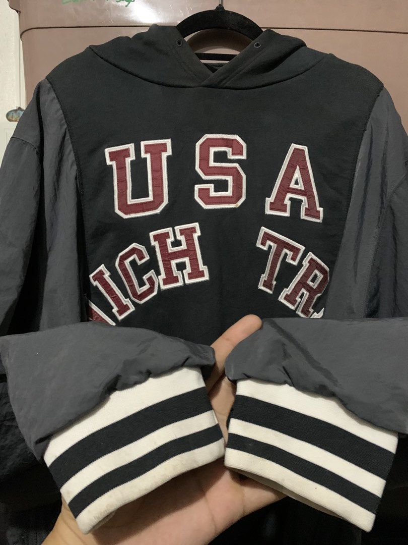 NIKE ISPA HOODIE JACKET (Category: Coats, Jackets and Outerwear) located in Bulacan. Submitted by ridersthrift_ph (Listing ID 1467118509, Image 2). Description: In Great Condition No Flaws Size Medium can fit to Large Men's Gcash Payment Bulacan 📍.