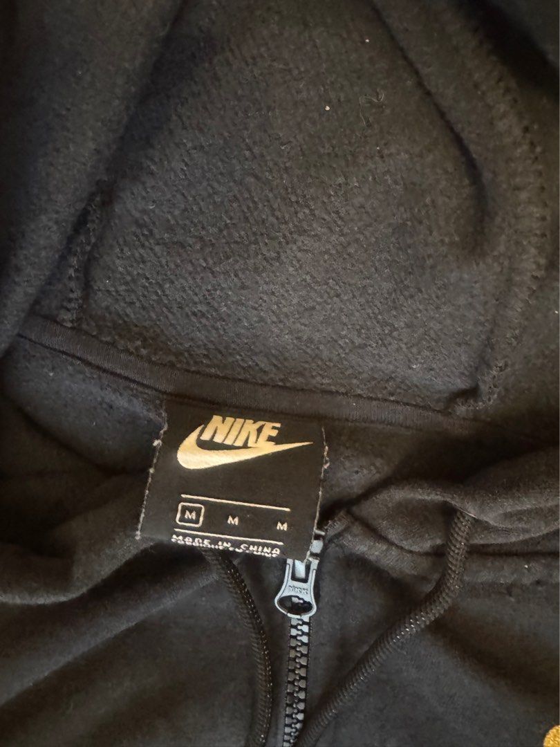NIKE Jacket (Category: Coats, Jackets and Outerwear) located in Caloocan City. Submitted by charmisokay (Listing ID 1467057690, Image 3). Description: Original Cotton.