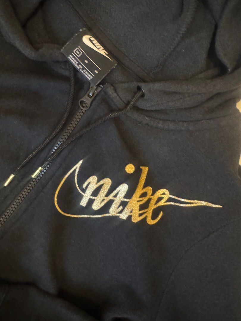 NIKE Jacket (Category: Coats, Jackets and Outerwear) located in Caloocan City. Submitted by charmisokay (Listing ID 1467057690, Image 2). Description: Original Cotton.