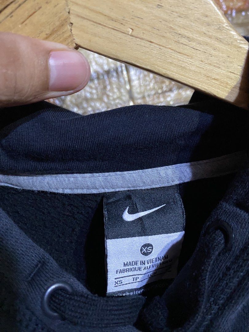 NIKE MID SWOOSH (Category: Coats, Jackets and Outerwear) located in Cebu City. Submitted by arsenyong (Listing ID 1467109600, Image 3). Description: 19 width 25 length Excellent 9.5/10 color ate Need wash only .