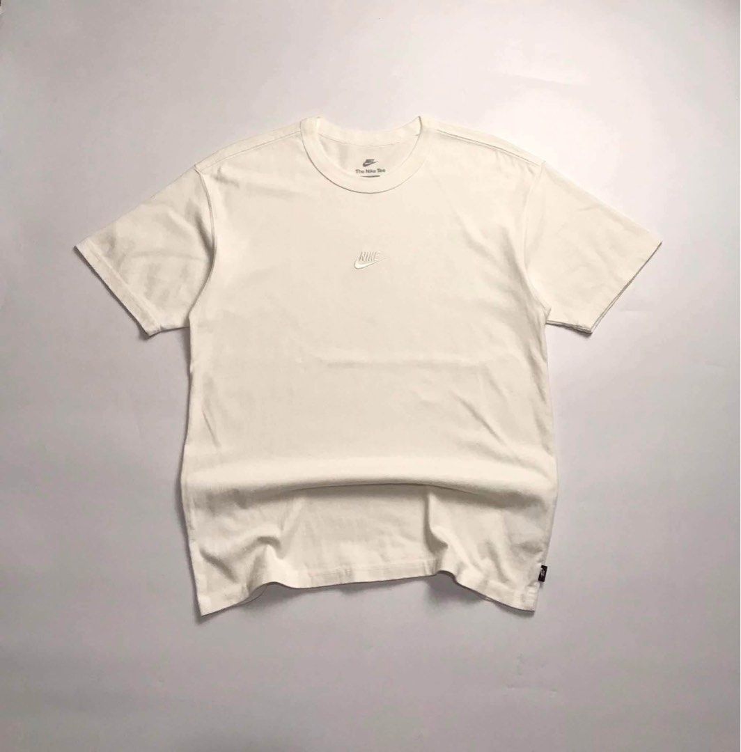 NIKE MID SWOOSH (Category: Formal Shirts) located in Iloilo. Submitted by zenshark_3970a7 (Listing ID 1467162685, Image 1). Description: SIZE medium.