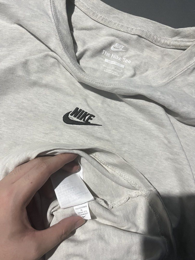 nike midswoosh (Category: Formal Shirts) located in Iloilo. Submitted by zenshark_3970a7 (Listing ID 1467162714, Image 2). Description: SIZE LARGE.
