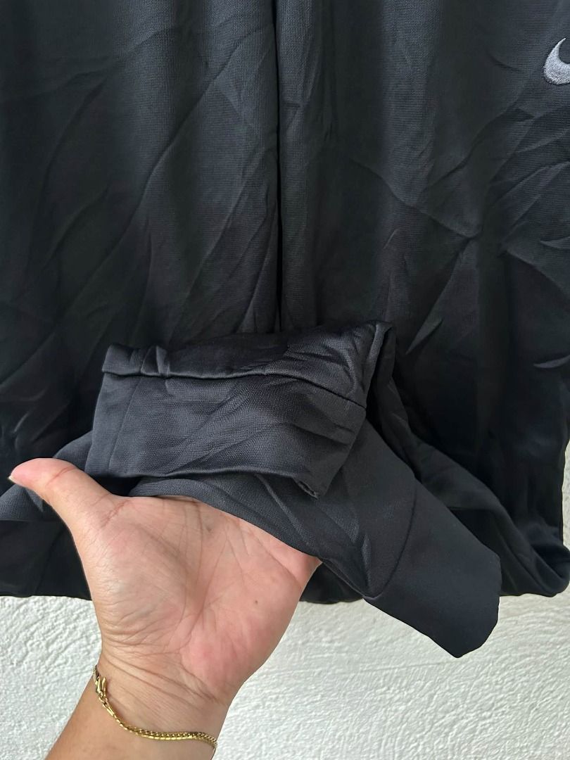 NIKE PANTS (Category: Joggers) located in Caloocan City. Submitted by j3ngsanity (Listing ID 1467083092, Image 3). Description: NO ISSUE AS NEW DIMES : 32-36 x 28 x 6.5.