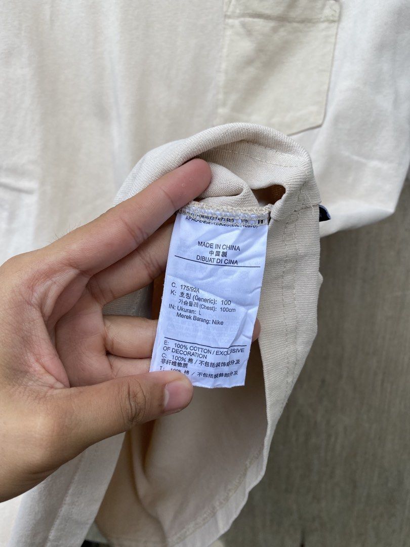 NIKE POCKET TEE (Category: Tshirts & Polo Shirts ) located in Bantayan. Submitted by resuscitate.ph (Listing ID 1467015826, Image 3). Description: NIKE POCKET TEE SIZE LARGE .