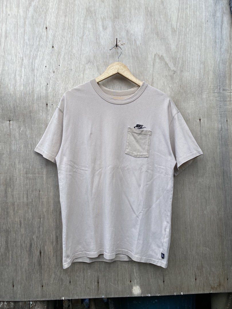 NIKE POCKET TEE (Category: Tshirts & Polo Shirts ) located in Bantayan. Submitted by resuscitate.ph (Listing ID 1467015826, Image 1). Description: NIKE POCKET TEE SIZE LARGE .