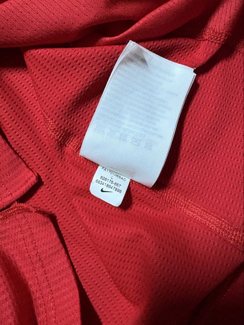 Nike Pro Hypercool Bright Red Drifit (Category: Activewear) located in Antipolo. Submitted by thearchivesproject (Listing ID 1467107542, Image 3). Description: 18 width 26 length.
