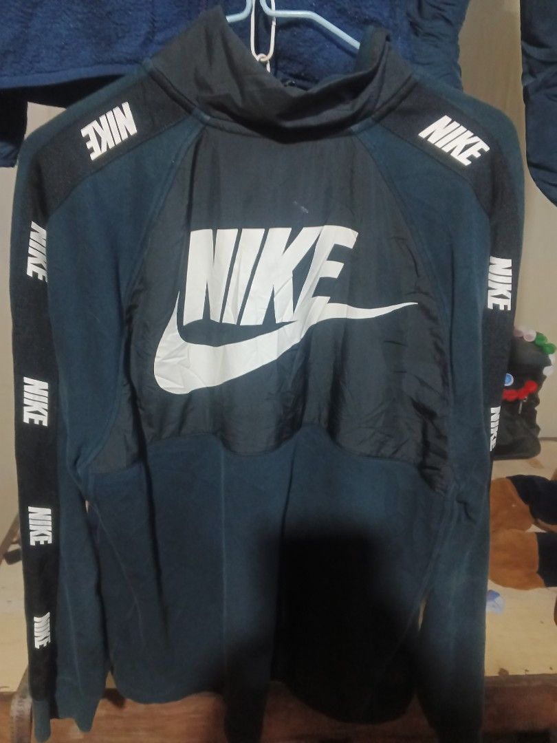 nike pullover (Category: Coats, Jackets and Outerwear) located in Isabel. Submitted by nieljun112187 (Listing ID 1467063170, Image 1). Description: nike pullover width 24 length 28 colorate 9 need wash.