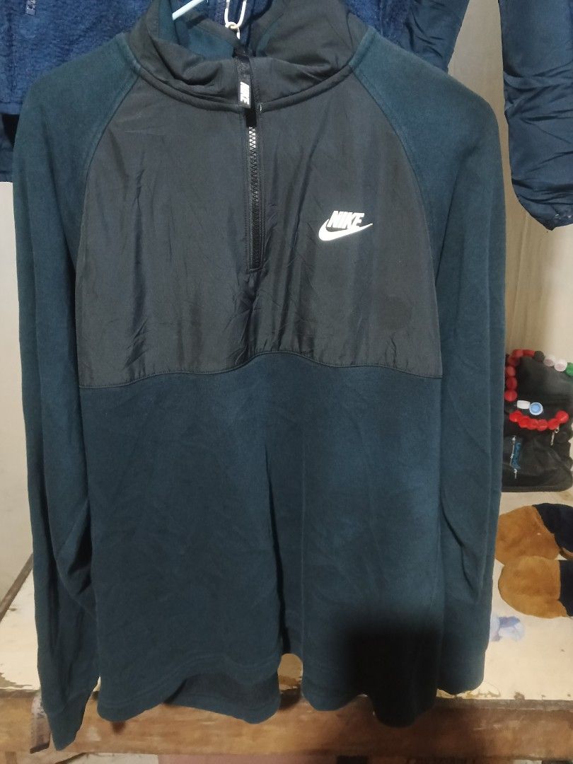 nike pullover (Category: Coats, Jackets and Outerwear) located in Isabel. Submitted by nieljun112187 (Listing ID 1467063170, Image 2). Description: nike pullover width 24 length 28 colorate 9 need wash.
