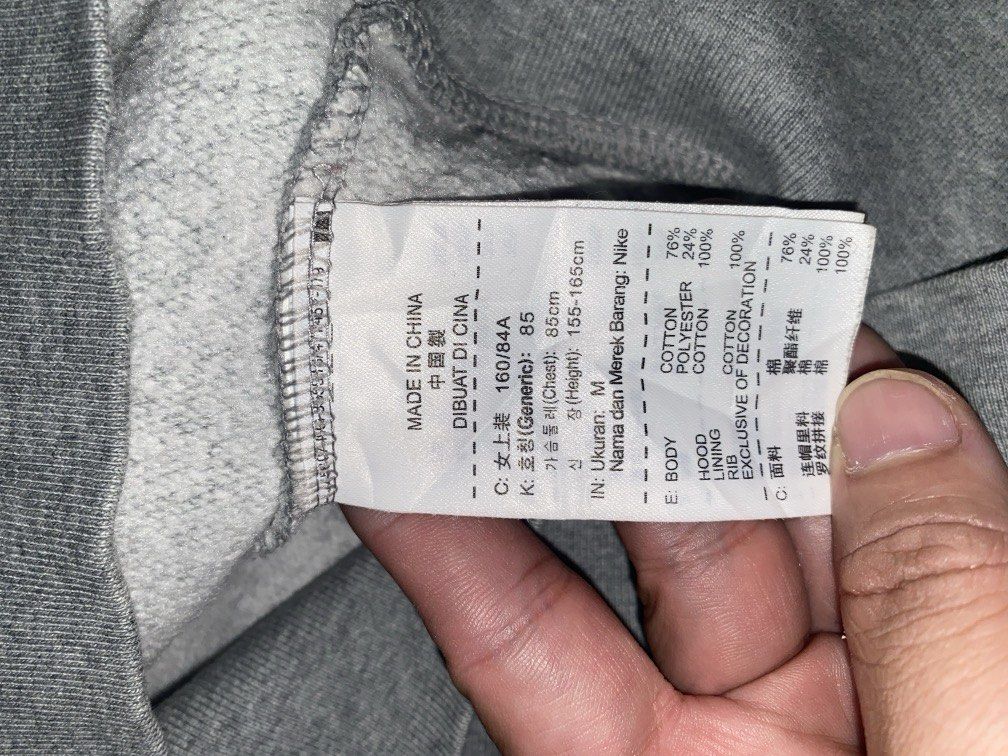 NIKE PULLOVER (Category: Coats, Jackets and Outerwear) located in Quezon. Submitted by ejay.thrift.clothes (Listing ID 1467164111, Image 3). Description: # 560.