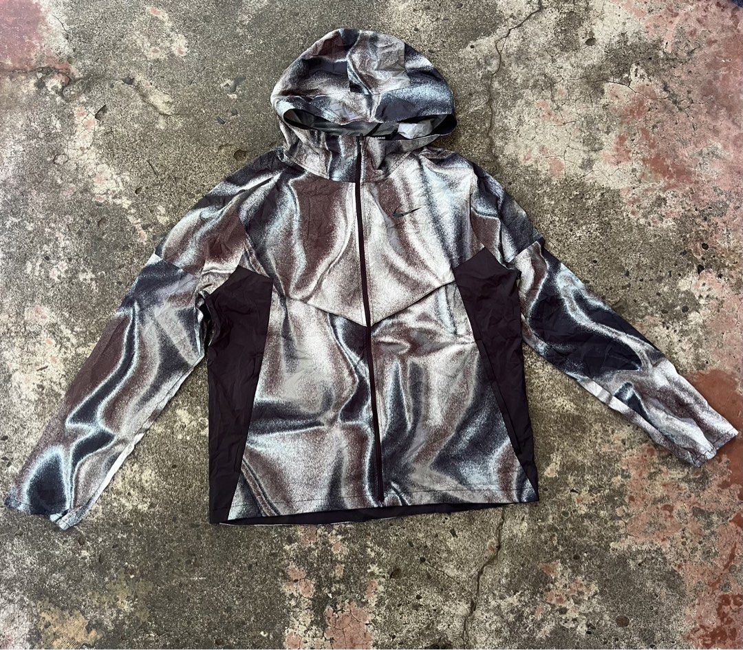 Nike Repel UV Packable Windrunner Jacket (Alloy Chrome Camo) - UNUSED (Category: Coats, Jackets and Outerwear) located in Dapitan. Submitted by gelbread (Listing ID 1467015429, Image 1). Description: Nike Repel UV Packable Windrunner Jacket (Alloy Chrome Camo) - UNUSED Bought is for 4500 in Malaysia originally never got to use it .