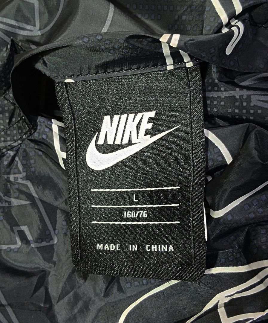 Nike Reversible Puffer Jacket (Category: Babies & Kids Fashion) located in Manila. Submitted by kidsthrifthustle (Listing ID 1467156202, Image 3). Description: NIKE REVERSIBLE PUFFER JACKET 12-13 YRS OLD LIKENEW 19 WIDTH 24 LENGTH.