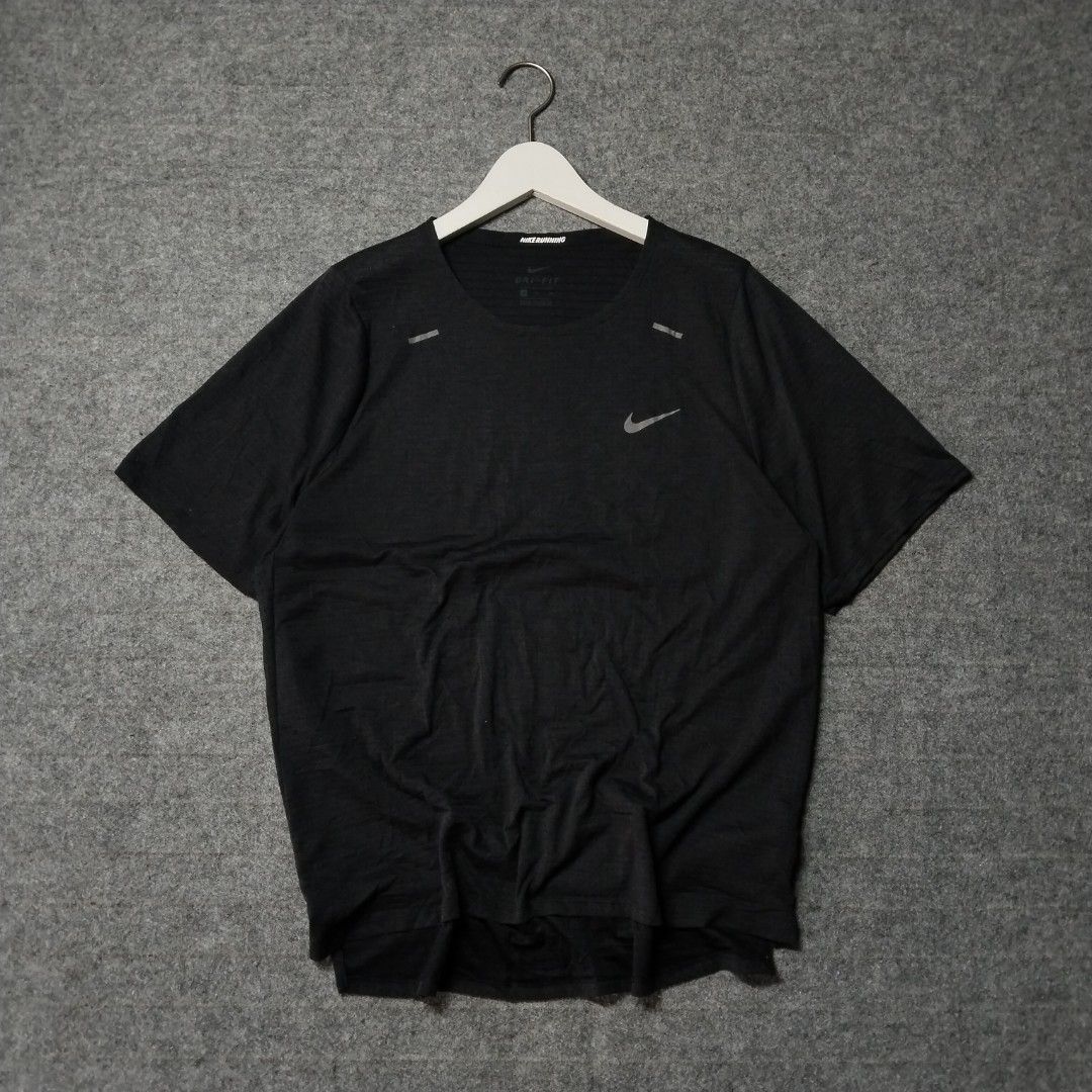 Nike Rise 365 Men's Running Top (Category: Tshirts & Polo Shirts ) located in Bocaue. Submitted by just_thrift_in (Listing ID 1467118813, Image 2). Description: As New Condition – Washed and Ready to Wear 📏 Size & Fit Information Please refer to the measurements below to ensure the best fit. Width is measured pit to pit, while length is taken from the top of the shoulder down to the bottom of the garment. All measurements are in inches for easy 