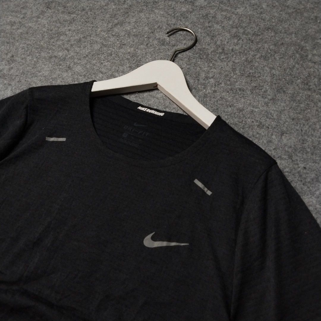 Nike Rise 365 Men's Running Top (Category: Tshirts & Polo Shirts ) located in Bocaue. Submitted by just_thrift_in (Listing ID 1467118813, Image 3). Description: As New Condition – Washed and Ready to Wear 📏 Size & Fit Information Please refer to the measurements below to ensure the best fit. Width is measured pit to pit, while length is taken from the top of the shoulder down to the bottom of the garment. All measurements are in inches for easy 