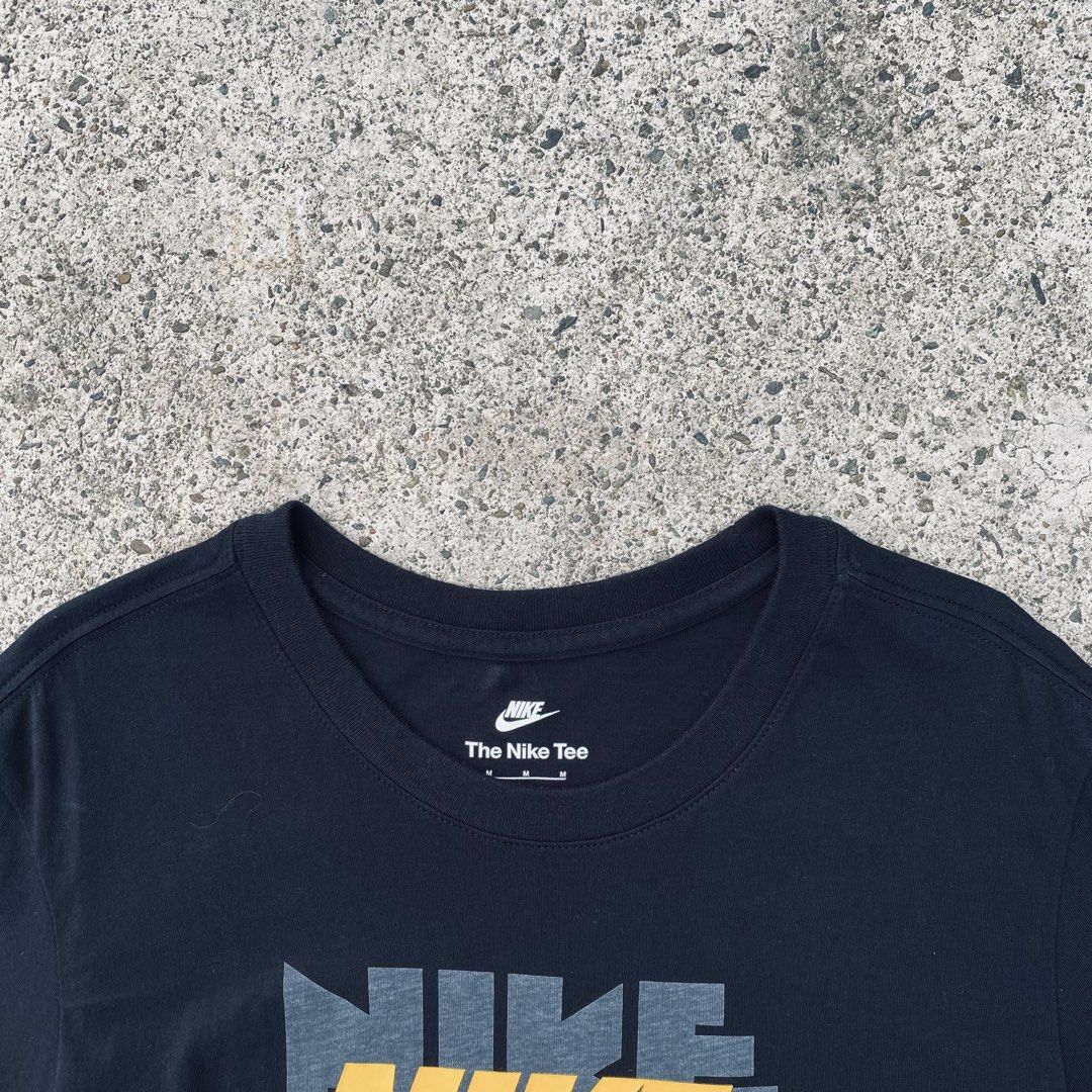 Nike shirt (Category: Tshirts & Polo Shirts ) located in Lapu-Lapu City. Submitted by larry_oliver (Listing ID 1467133248, Image 3). Description: Nike shirt! Fit small to medium Dimension 18.5W x 27.5L Condition 9.6/10 Color rate 9.7/10 Issue: none 450🏷️.