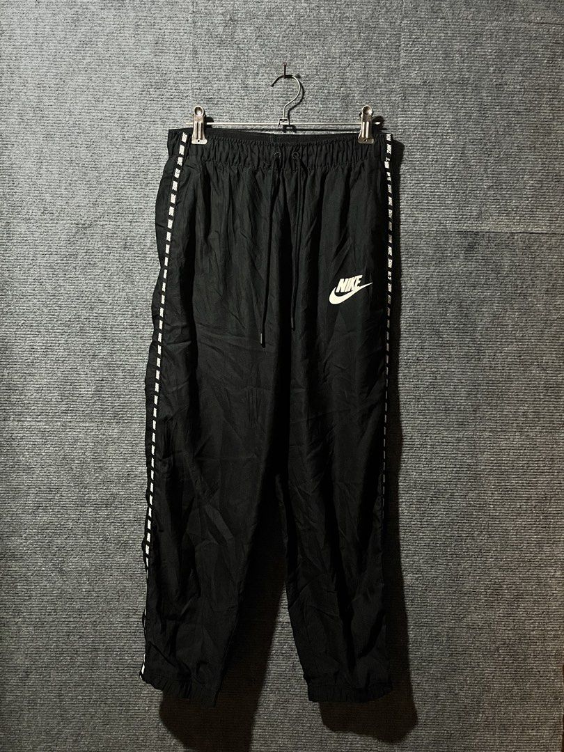 NIKE SIDE TAPPED LOGO TRACKPANTS (Category: Joggers) located in Naga. Submitted by goodfinds_only.v1 (Listing ID 1467106876, Image 1). Description: FOR SALE -NIKE SIDE TAPPED TRACK PANTS SIZE:SMALL MEASUREMENTS WAISTLINE:25 UP TO 32 STRETCH LENGTH:32 INCHES COLOR RATE:10/10 EXCELLENT CONDITION NO FLAWS DM ME TO PURCHASE! LOCATION:NAGA CITY BICOL.