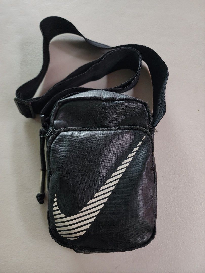 Nike sling bag (Category: Sling Bags) located in Real. Submitted by raphy2019 (Listing ID 1467060106, Image 1). Description: .