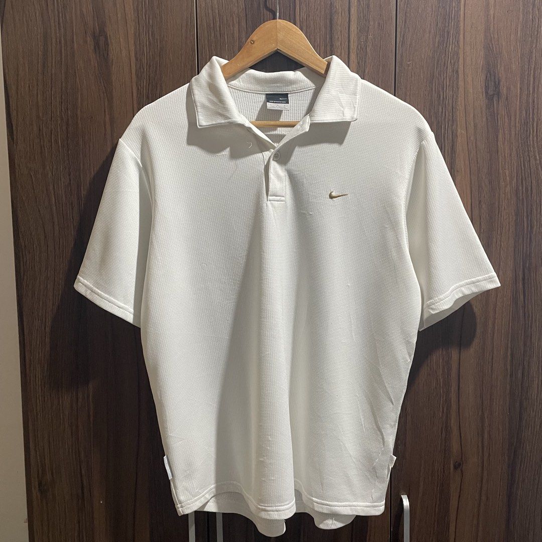 Nike Sphere Dry White Polo Shirt (Category: Tshirts & Polo Shirts ) located in Cebu City. Submitted by trashloots.ceb (Listing ID 1467136040, Image 1). Description: NIKE WAFFLE POLO‼️ EXCELLENT Size: LARGE W 21/ L 27 COLORATE 9.5/ 10 ISSUE : pm me 689 FREE SHIPPING 🛒🛒 📍CEBU , SAN FERNANDO 🚚 J&T EXPRESS.