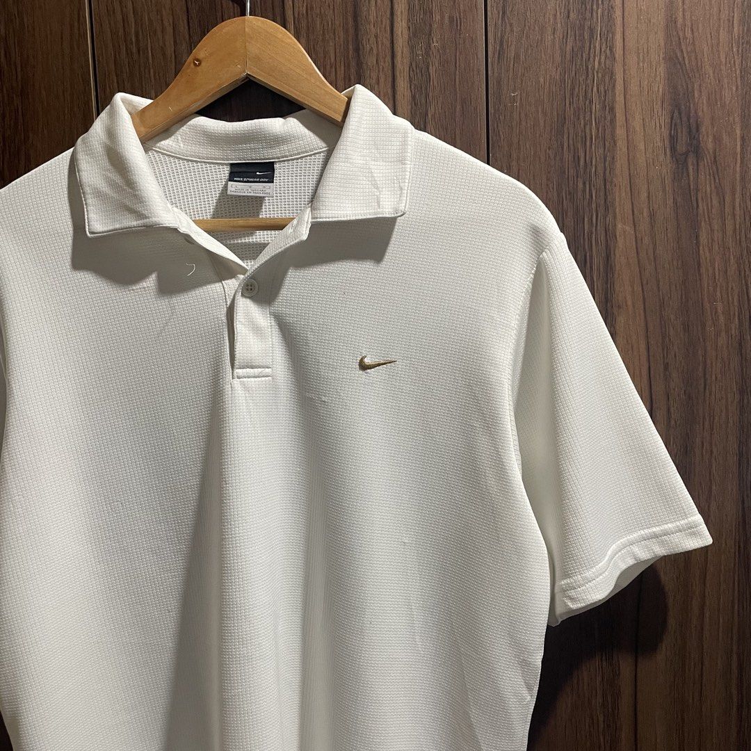 Nike Sphere Dry White Polo Shirt (Category: Tshirts & Polo Shirts ) located in Cebu City. Submitted by trashloots.ceb (Listing ID 1467136040, Image 2). Description: NIKE WAFFLE POLO‼️ EXCELLENT Size: LARGE W 21/ L 27 COLORATE 9.5/ 10 ISSUE : pm me 689 FREE SHIPPING 🛒🛒 📍CEBU , SAN FERNANDO 🚚 J&T EXPRESS.