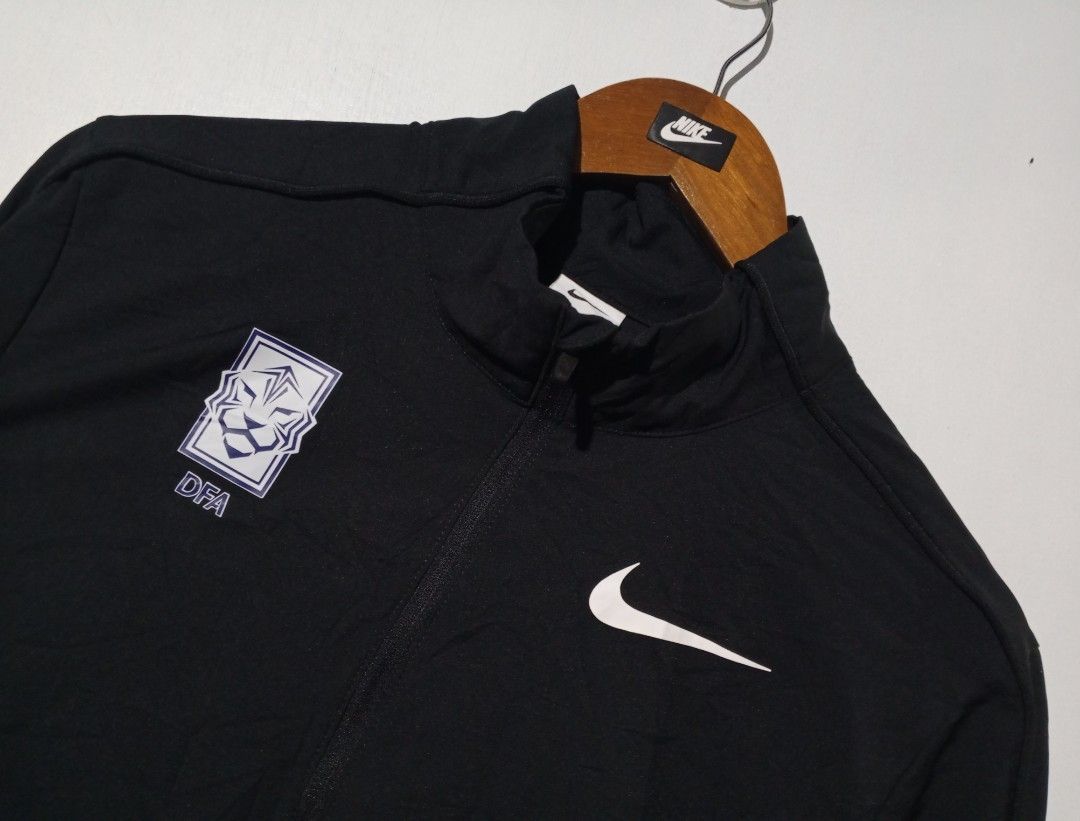 Nike Team Woven Jacket (Category: Coats, Jackets and Outerwear) located in Cotabato. Submitted by naim_23 (Listing ID 1466981155, Image 3). Description: Nike Team Woven Jacket Size S- Medium Dimes 20x25.5 Like New Condition No Issue Pm 📩📩 Loc. Cotabato City.