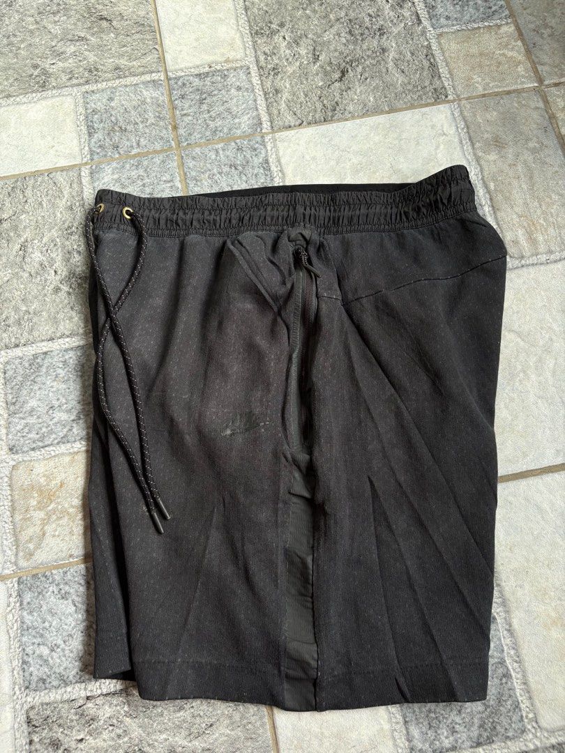 Nike Tech Fleece Short (Category: Shorts) located in Manila. Submitted by nofits.garments (Listing ID 1467091418, Image 2). Description: Nike Tech Fleece Short Medium Waist 30-36 Length 18 In pristine condition .