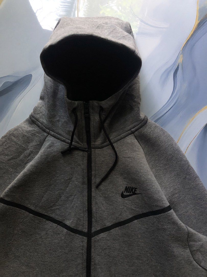 Nike Tech Full-Zip Hoodie (XL) (Category: Coats, Jackets and Outerwear) located in Sumilao. Submitted by kentmarkda97226 (Listing ID 1467090202, Image 2). Description: .