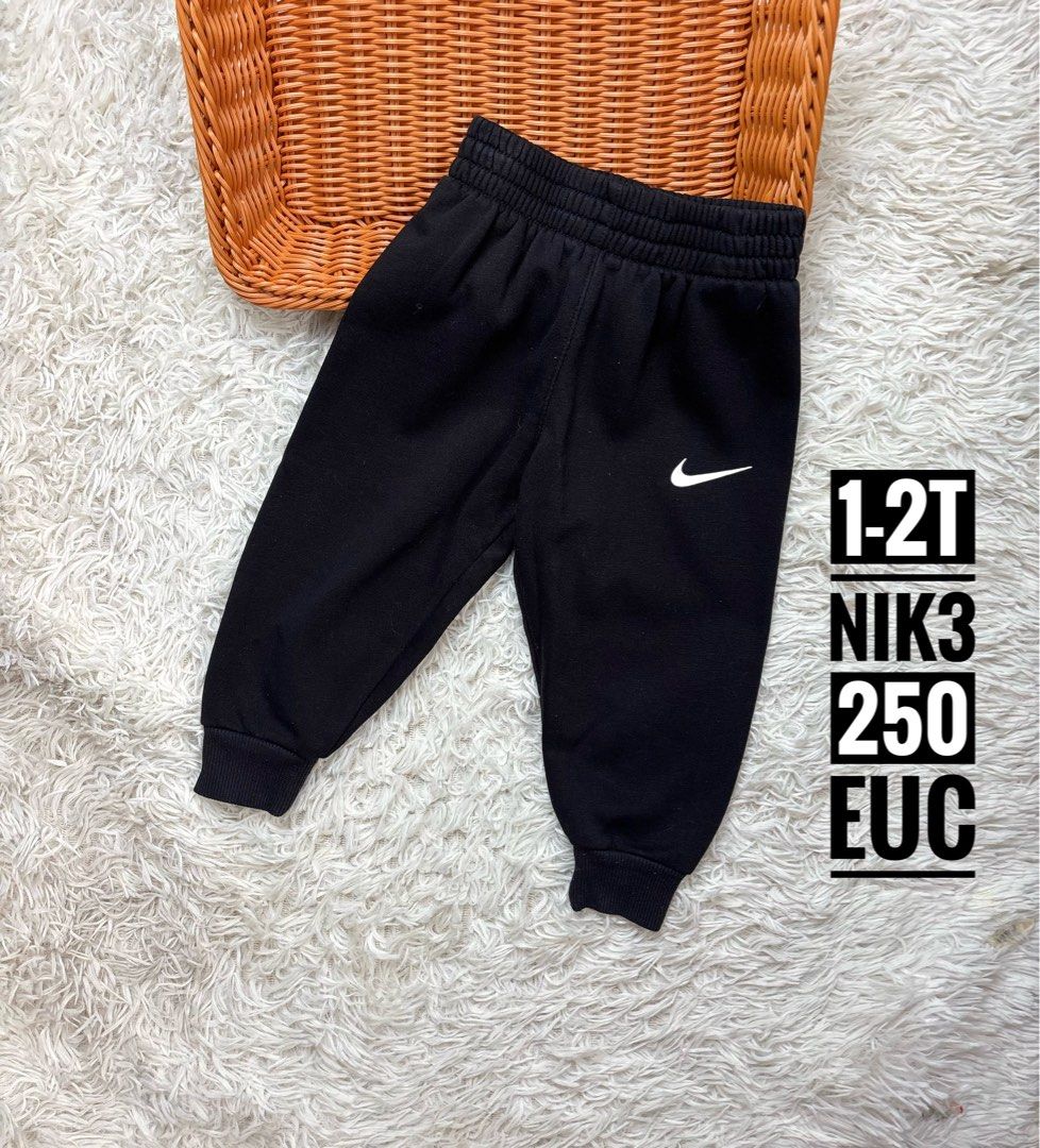 Nike Toddler Black Sweatpants Size 1-2T (Category: Babies & Kids Fashion) located in Quezon City. Submitted by rosemyamar (Listing ID 1467066982, Image 1). Description: Black sweatpants for toddlers from Nike. Elastic waistband and ribbed cuffs at the ankles keep everything snug. Small white swoosh logo printed on the left leg. Soft fleece material inside. Great everyday activewear piece for little ones..