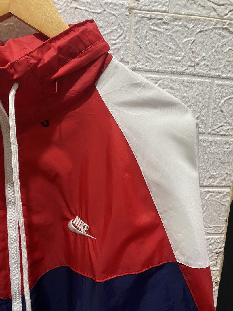 Nike Tri-Tone Windbreaker (Category: Coats, Jackets and Outerwear) located in Surigao. Submitted by vintureph.co (Listing ID 1467157574, Image 2). Description: Size L-XL 27x28 As New Condition With Packable Hood.