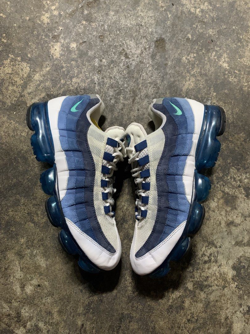 Nike vapormax (Category: Sneakers) located in Andop. Submitted by oalyc (Listing ID 1467141041, Image 1). Description: Size 9.5.