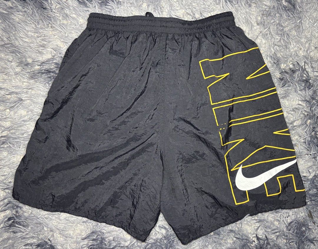 NIKE VINTAGE (Category: Shorts) located in Legazpi City. Submitted by thesource052 (Listing ID 1467164274, Image 2). Description: NIKE VINTAGE ( FRONT DETAILS ) Medium 32-34 L: 17” Excellent condition Very minimal Crack hairline sa likod 500.