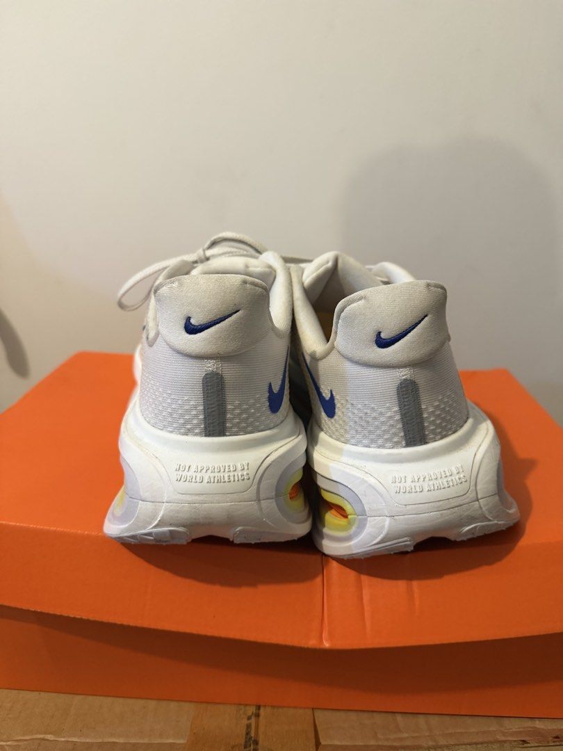 Nike Vomero Premium (Category: Sneakers) located in Taguig. Submitted by psdr24 (Listing ID 1467091597, Image 2). Description: - Model: nike vomero premium US 9 men’s - Colorway: White upper with blue Swoosh and vibrant orange accents - Inclusion: Comes with the original orange box - Perfect for: easy and long runs .