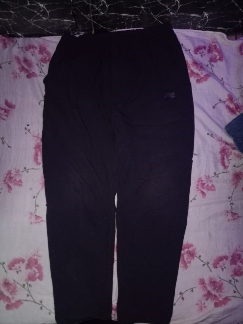 Nike Woven NSW jogger pants (Category: Joggers) located in Manila. Submitted by naixhrift (Listing ID 1467129504, Image 3). Description: Nike Woven NSW Size XL pasok din Large Length 38 Waist 30 to 40 850 plus ship jnt courier payment on gcash manila area .