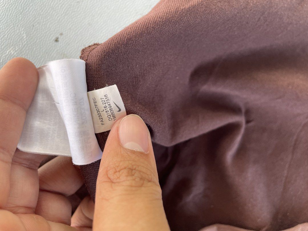 NikeACG(brown) (Category: Tshirts & Polo Shirts ) located in New Bataan. Submitted by rebisa.404 (Listing ID 1467032109, Image 3). Description: NikeAcg L on tag 22x28 Issue loose stitching nasa lastpic Condition and CR 9/10.